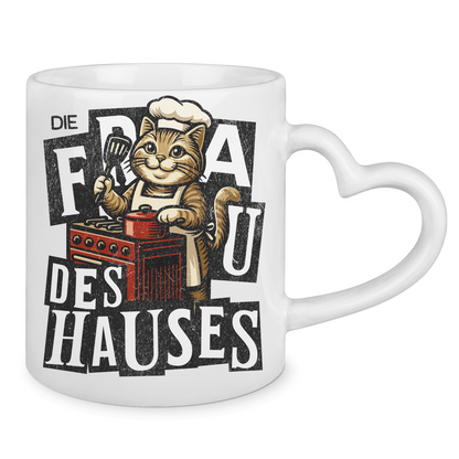 Tasse mit Herzhenkel Die Frau des Hauses - Katze am Kochen