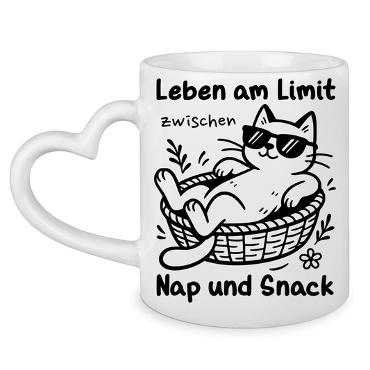 Tasse mit Herzhenkel Leben am Limit zwischen Nap und Snack