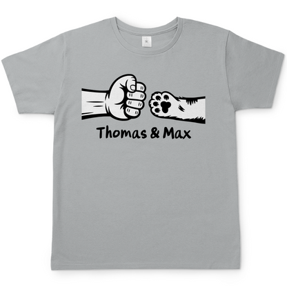 Herren T-Shirt Personalisiert - Mann und Katze Fistpump mit Namen