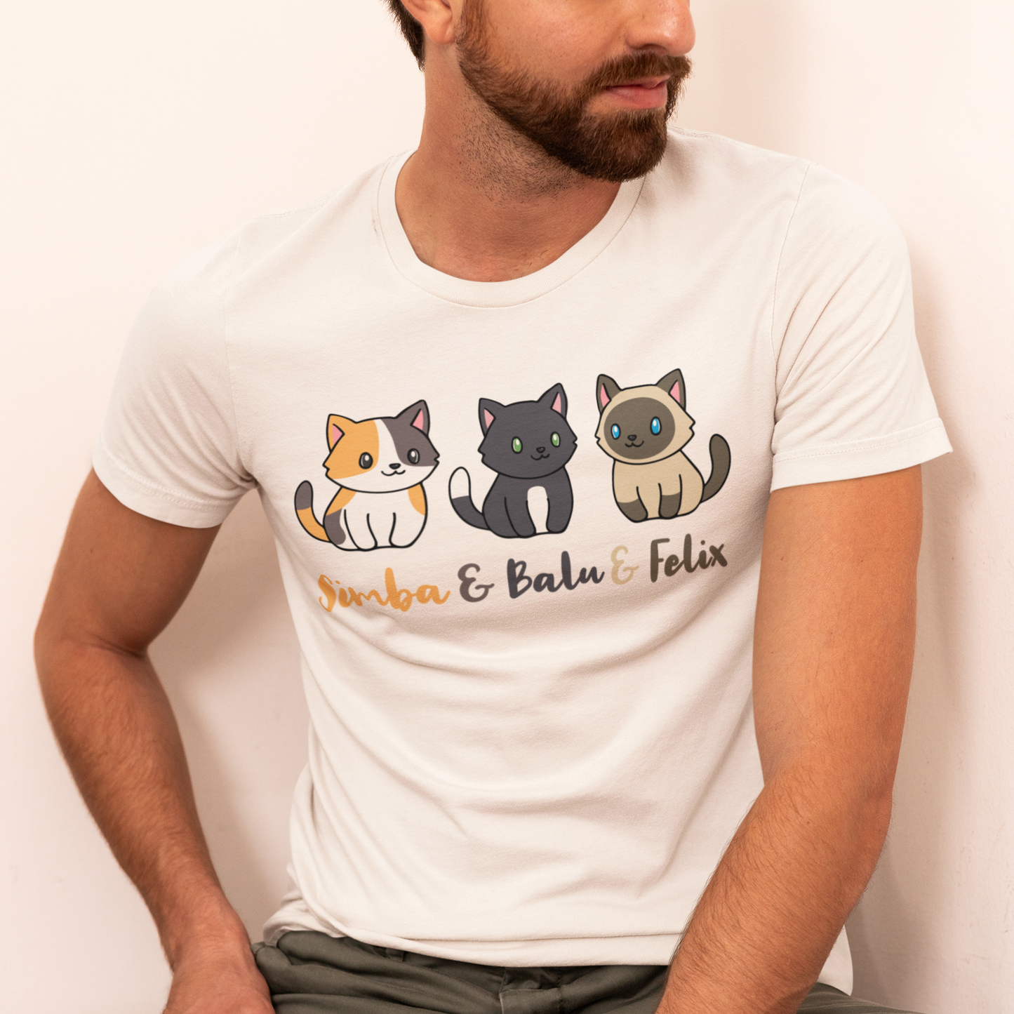 Herren T-Shirt Personalisiert - Drei Individuelle Cartoon Katzen mit Namen