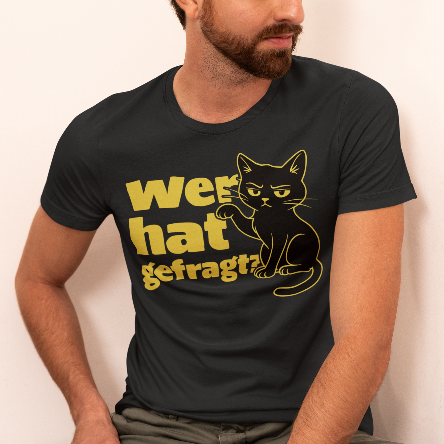 Herren T-Shirt Wer hat gefragt? - Sarkastische Schwarze Katze
