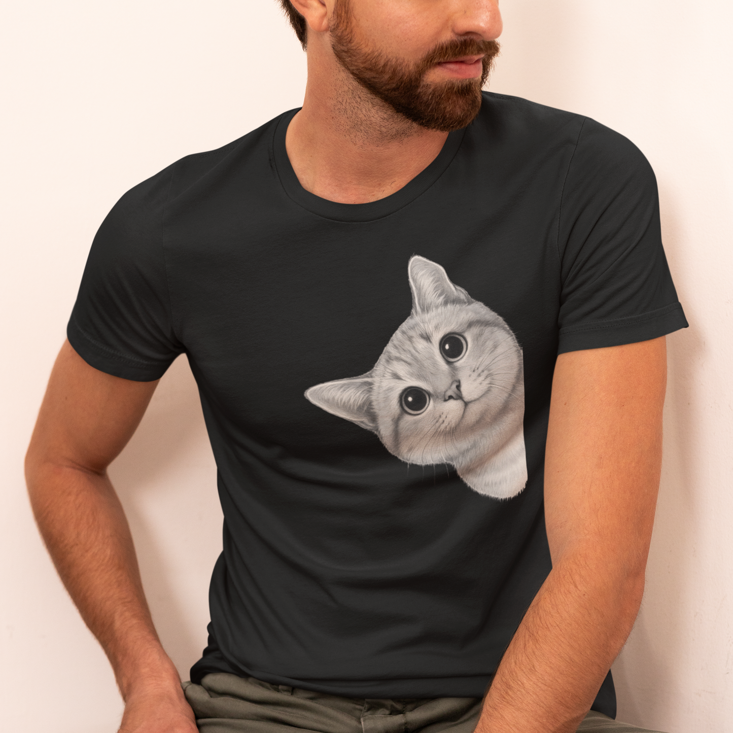 Herren T-Shirt - Sneaky Cat – Neugierige Katze schaut um die Ecke