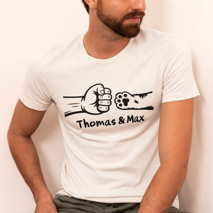 Herren T-Shirt Personalisiert - Mann und Katze Fistpump mit Namen