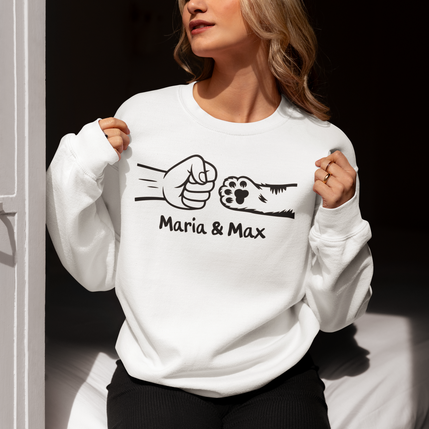 Damen Sweatshirt Personalisiert - Frau und Katze Fistpump mit Namen