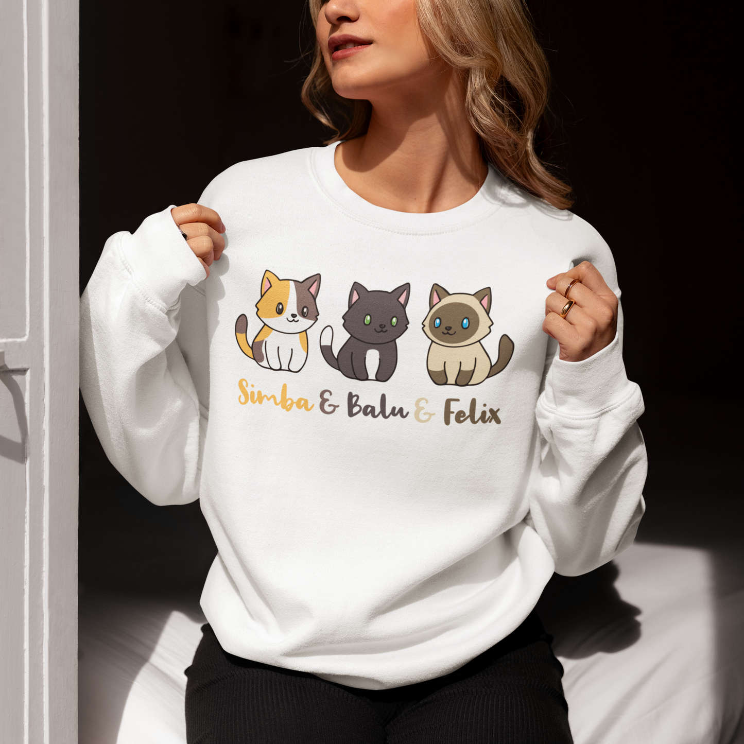 Damen Sweatshirt Personalisiert - Drei Individuelle Cartoon Katzen mit Namen
