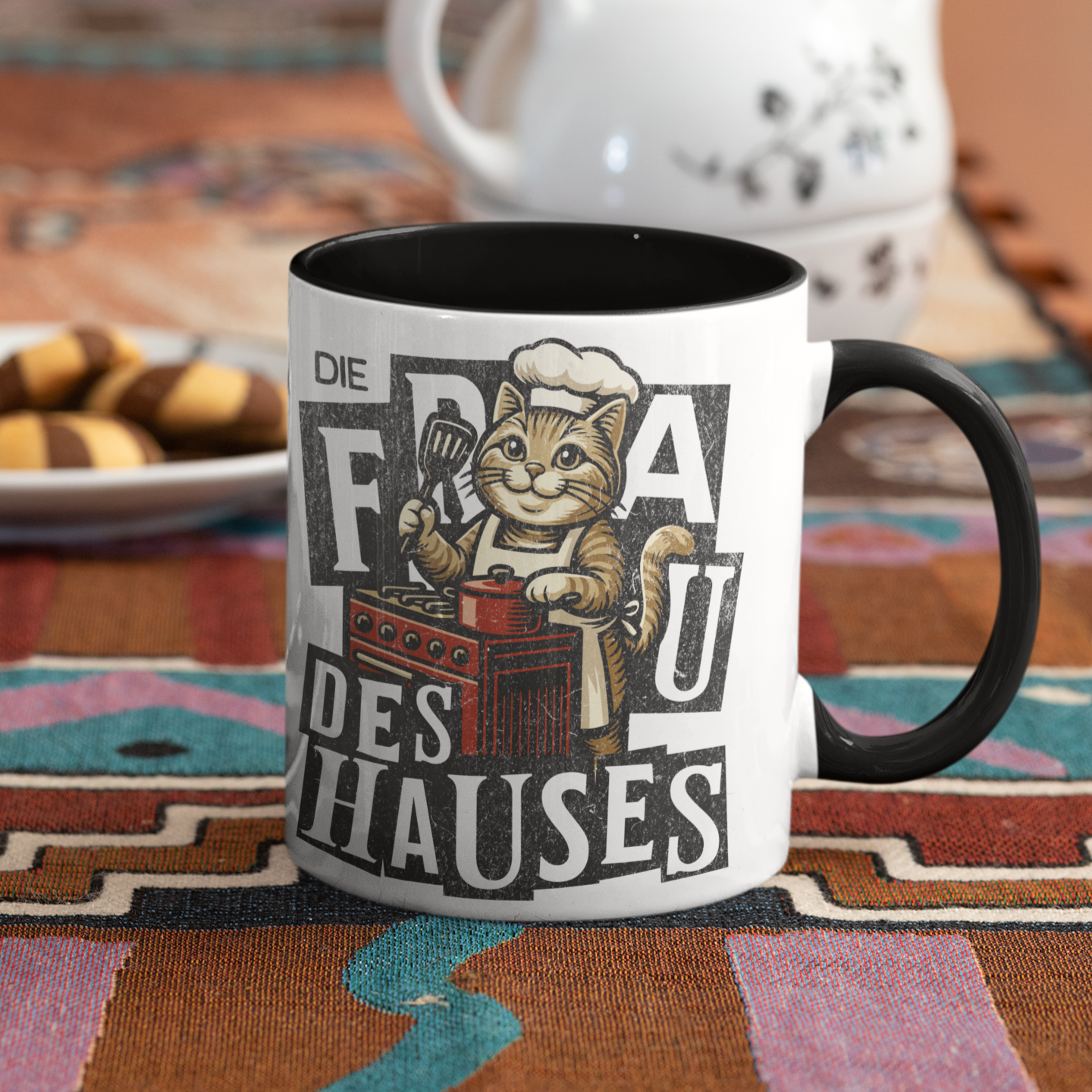 Tasse zweifarbig Die Frau des Hauses - Katze am Kochen