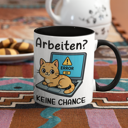 Tasse zweifarbig Arbeiten? Keine Chance - Katze sitzt auf Laptop