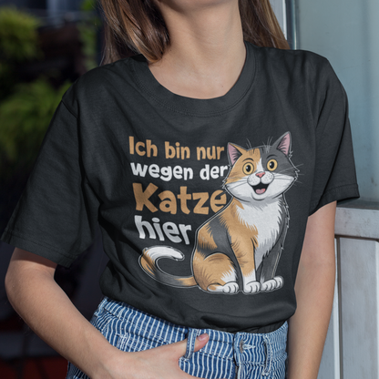 Damen T-Shirt Ich bin nur wegen der Katze hier