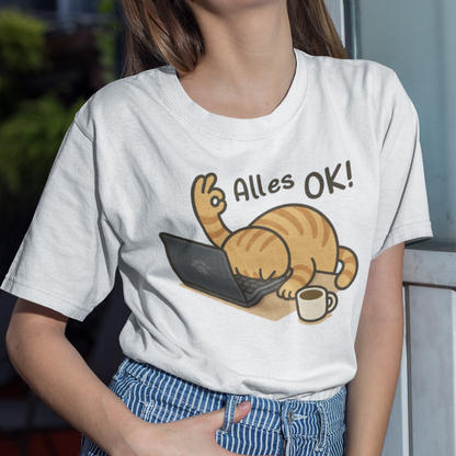 Damen T-Shirt - Alles OK Katze – Lustiges Katzenmotiv am Laptop