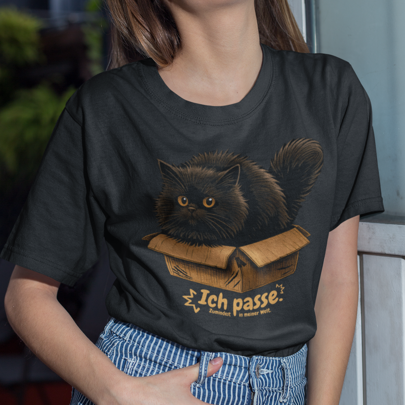 Damen T-Shirt Ich passe. Zumindest in meiner Welt. Katze in Karton